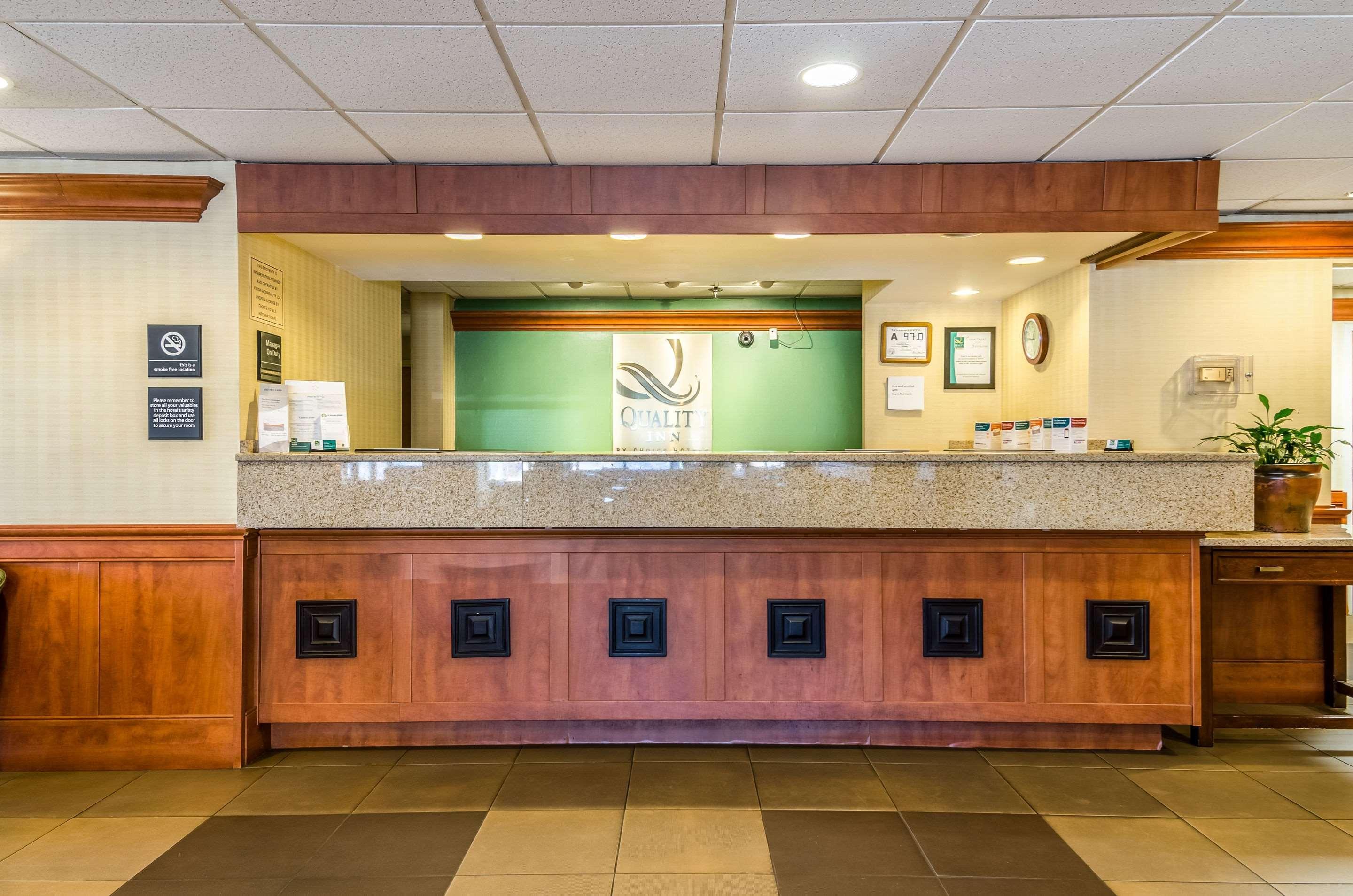 למברטון Quality Inn מראה חיצוני תמונה